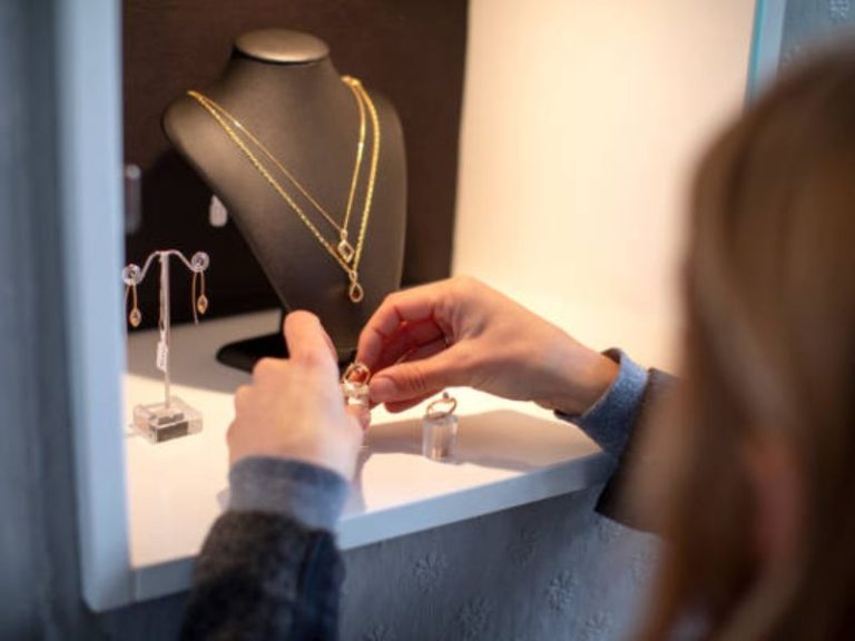 5 Effective Social Media Tips for Jewelers:  Elevate Your Jewelry Brand on Social Media