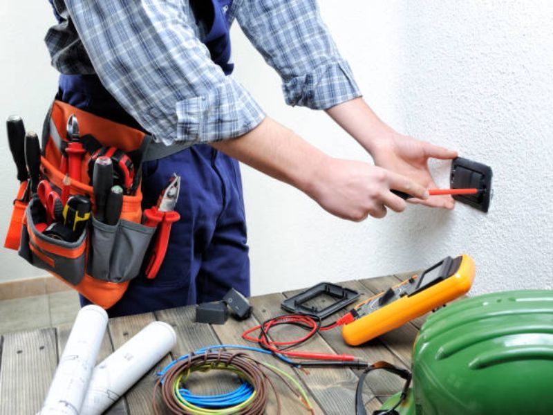 Must-Read Social Media Tips for Electricians