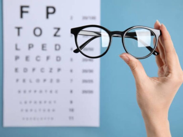 Social Media for Optometrists: 10 Eye-Opening Ideas + Tips